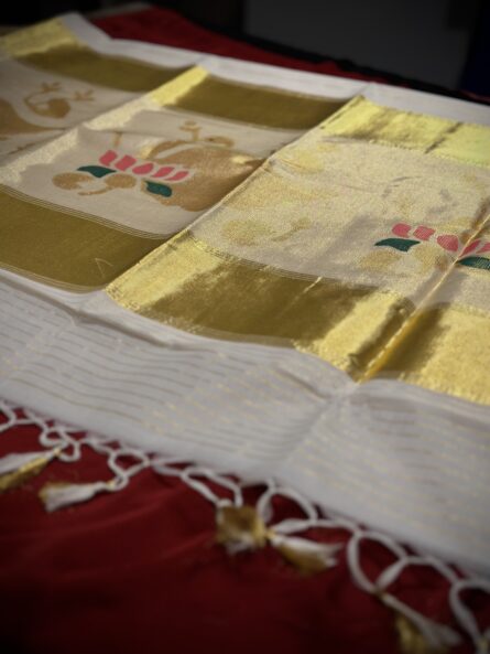 Super Premium Balaramapuram Handloom Unakkupavu Cotton Set Saree with Lotus and Swan Design and all over Polka dots - Image 4