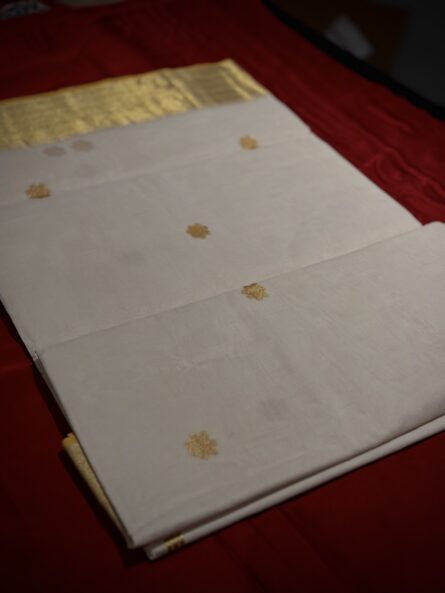 Premium Handloom Cotton Kasavu Saree With Flower Woven Pattern - Image 3