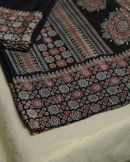 Saree - Image 3